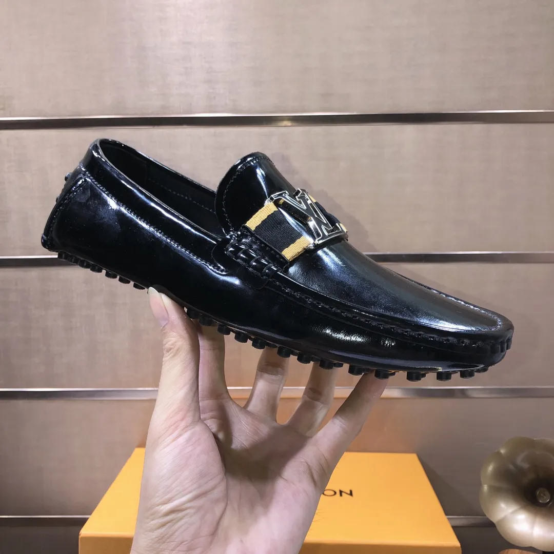 Men's men's shoes 💰420💰 [LV Doudou Shoes] (sheepskin lining) new model is on the market, available on the official website. The new Doudou shoes are processed into single-color materials, and the uppers are made of imported cowhide material. The body of the shoe is fully hemmed with mark thread, and is lined with imported original cowhide leather. The elegant shoe shape is super suitable for all-matching, and the size is 38-44.